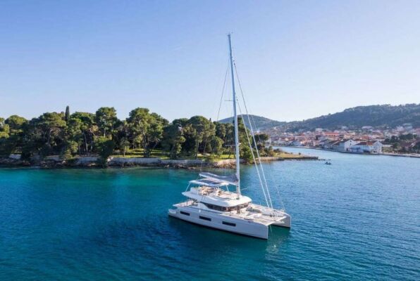 Catamaran de luxe avec équipage DIAMOND DIVA