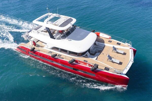 Catamaran de luxe avec équipage MASTERMIND