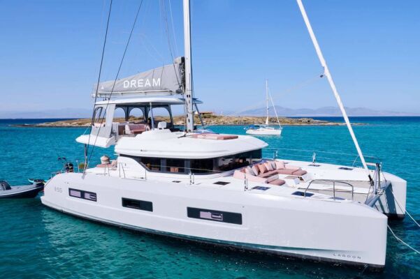 Catamaran de luxe avec équipage DREAM