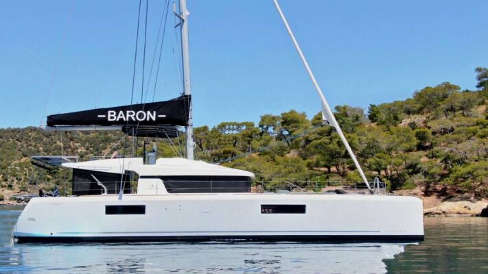 Catamaran de luxe avec équipage BARON