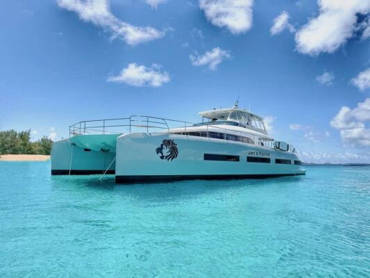 Catamaran de luxe avec équipage JAN'S FELINE