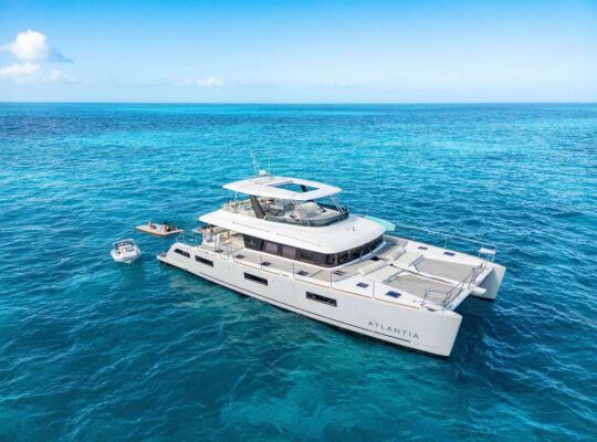 Catamaran de luxe avec équipage ATLANTIA