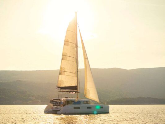 Catamaran de luxe avec équipage Naya