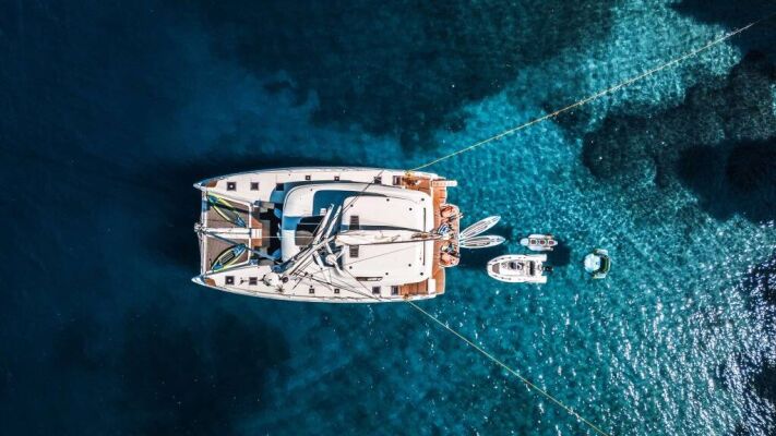 Catamaran de luxe avec équipage HUMBLE ONE
