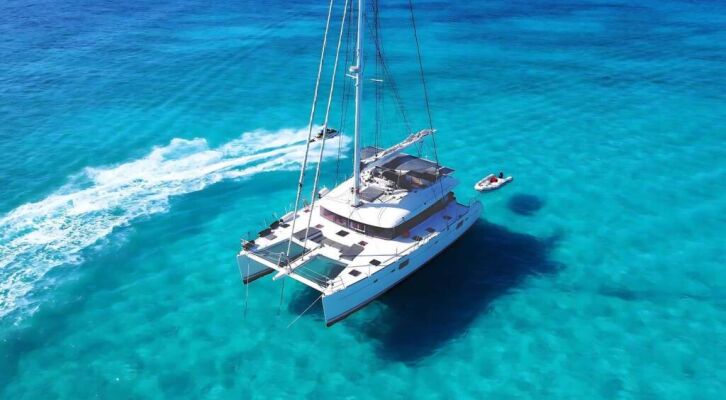 Catamaran de luxe avec équipage Amura