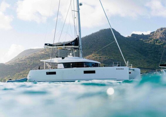 Catamaran de luxe avec équipage AKANA
