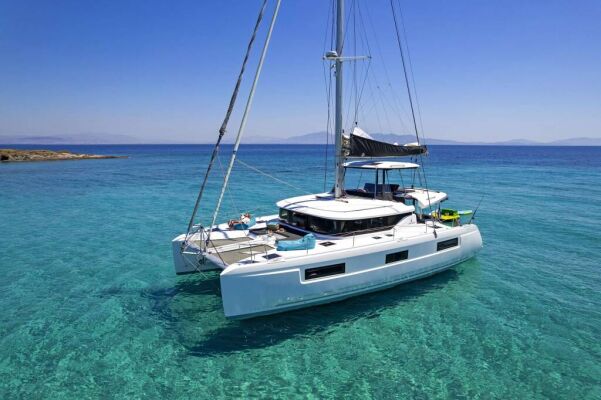 Catamaran de luxe avec équipage MY STAR