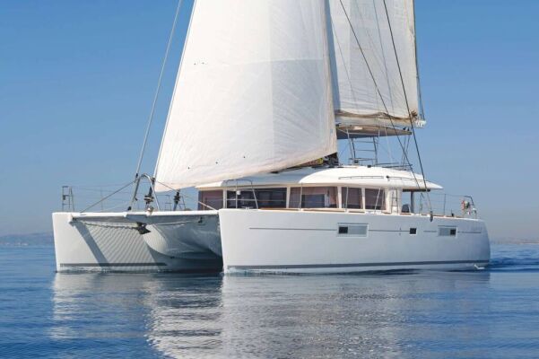 Catamarán de lujo con tripulación Cool Breeze 