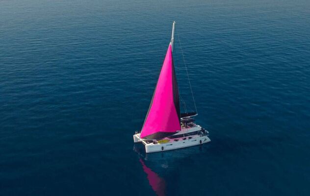 Catamaran de luxe avec équipage AURA