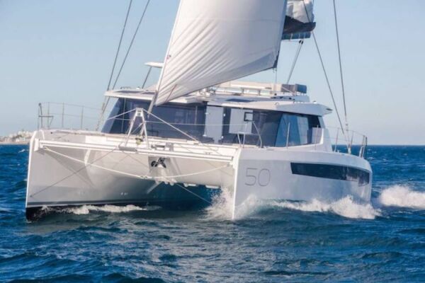 Catamaran de luxe avec équipage LIVIN