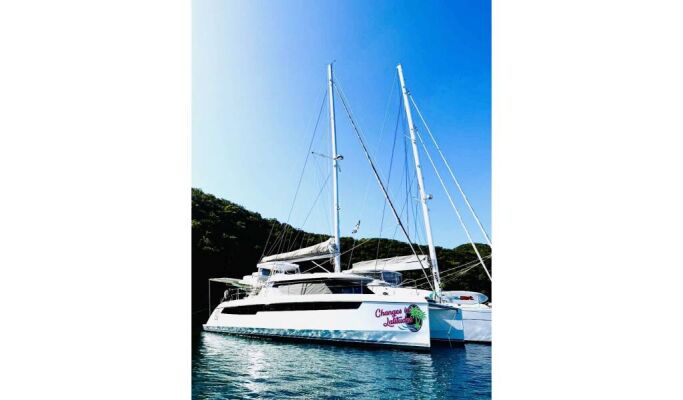 Catamarán de lujo con tripulación CHANGES IN LATITUDES