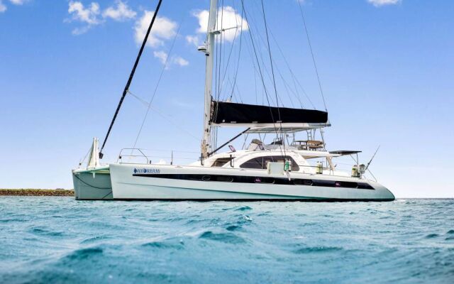 Catamaran de luxe avec équipage DAYDREAM