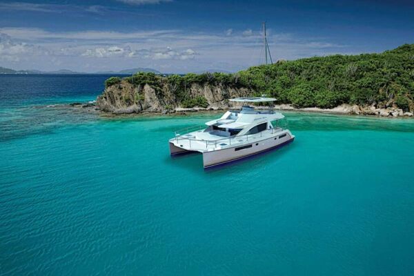 Catamaran de luxe avec équipage SOMEWHERE HOT