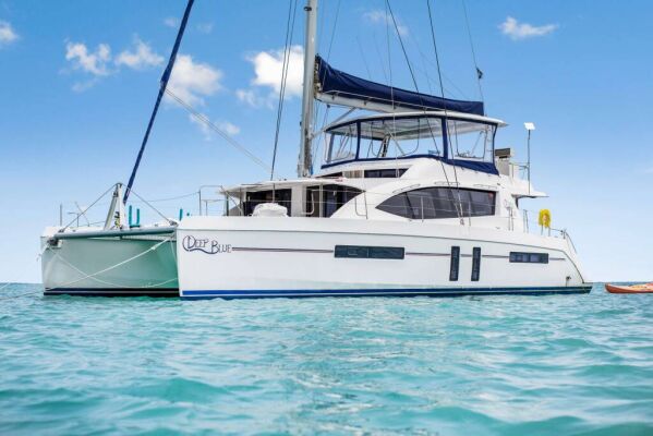 Catamaran de luxe avec équipage DEEP BLUE