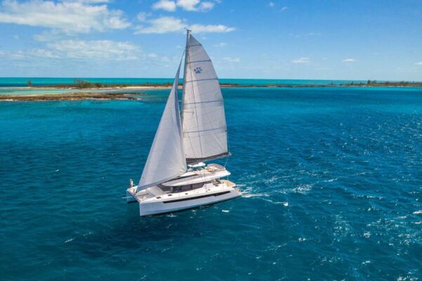 Catamaran de luxe avec équipage Hazel Della