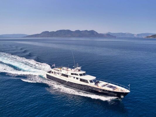 Luxus-Motoryacht ALAYA