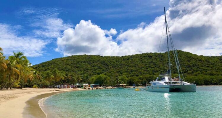 Catamaran de luxe avec équipage TRANQUILITY
