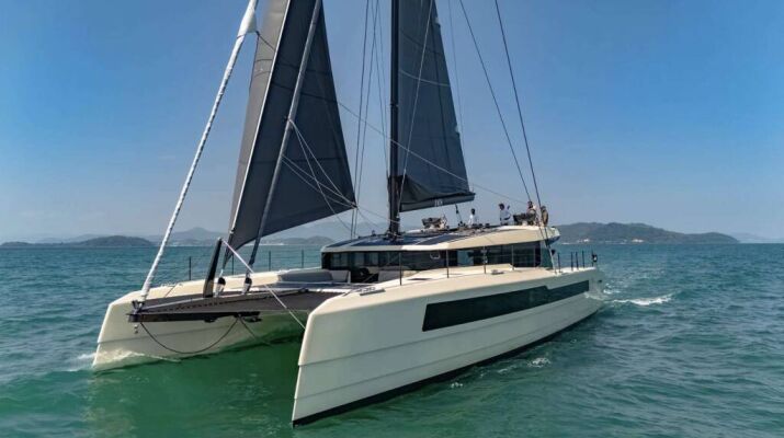 Catamaran de luxe avec équipage JACK