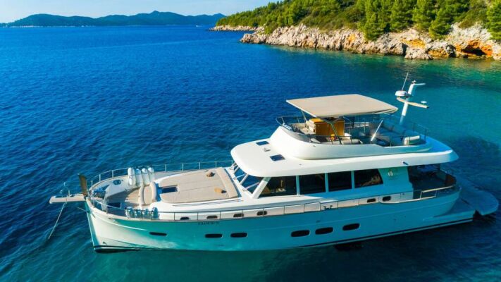Luxury motor yacht CLOUD 9