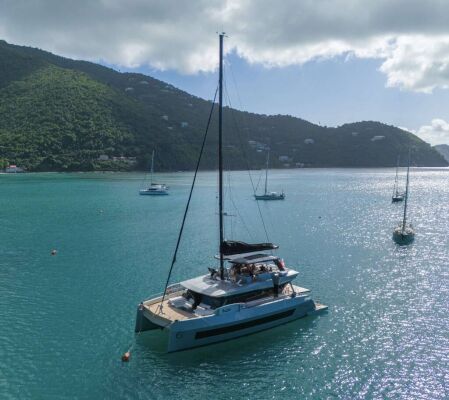 Catamaran de luxe avec équipage Moon Shadow