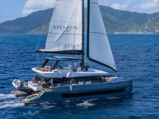 Catamaran de luxe avec équipage Tryst