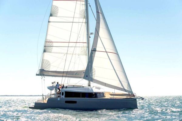 Catamarán de lujo con tripulación L'OCTANT
