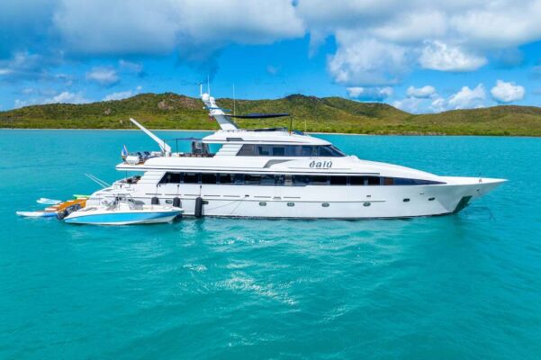 Luxury motor yacht EALU