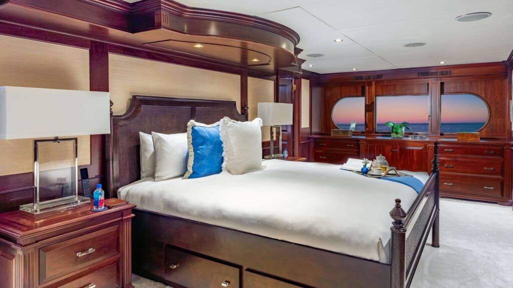 Luxury motor yacht KING OF FUN