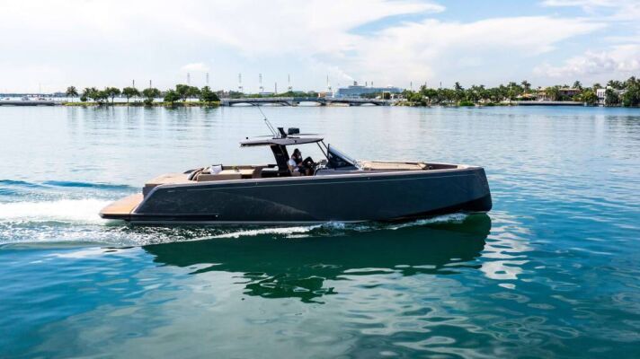 Yate de lujo FULL POP