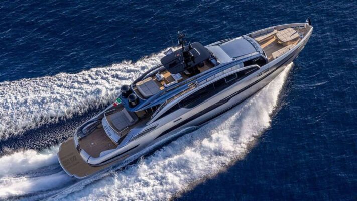 Luxury motor yacht 116' PERSHING