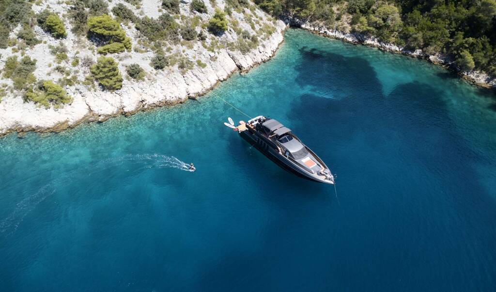 Luxury motor yacht Marshall