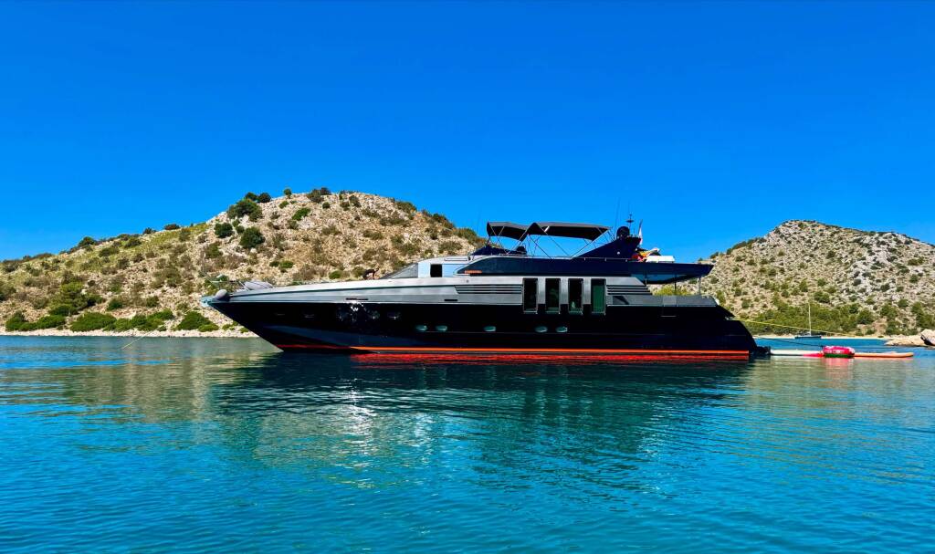 Luxury motor yacht Marshall