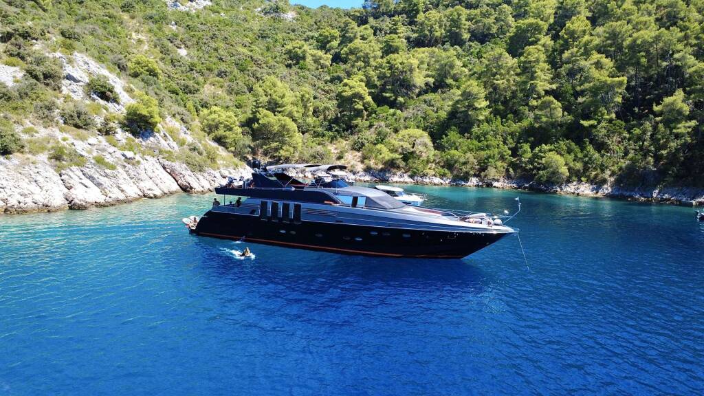 Luxury motor yacht Marshall