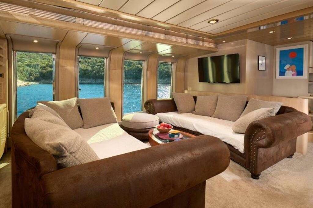 Luxury motor yacht Marshall