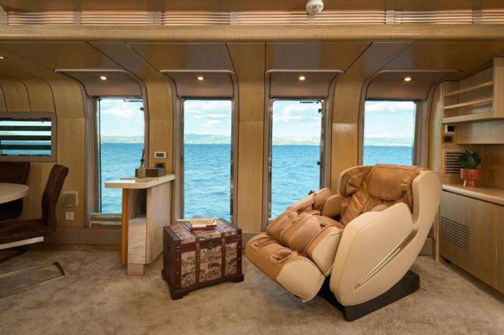 Luxury motor yacht Marshall