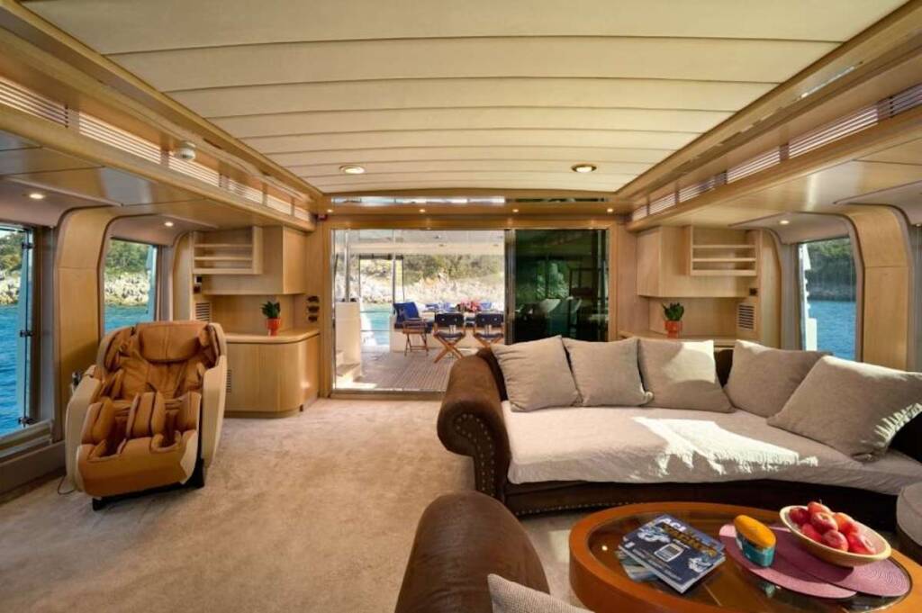 Luxury motor yacht Marshall