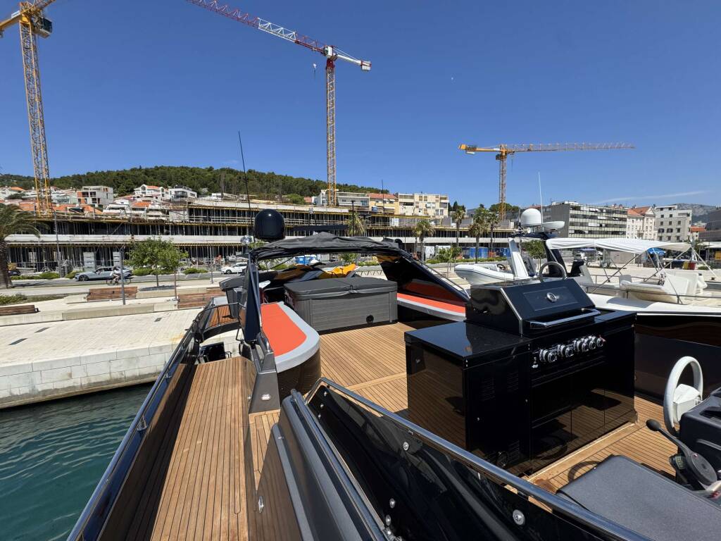 Luxury motor yacht Marshall