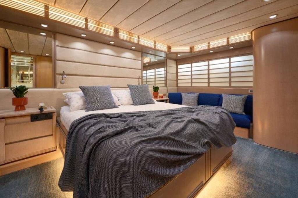 Luxury motor yacht Marshall