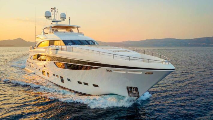Yacht de luxe MIRAGE IV