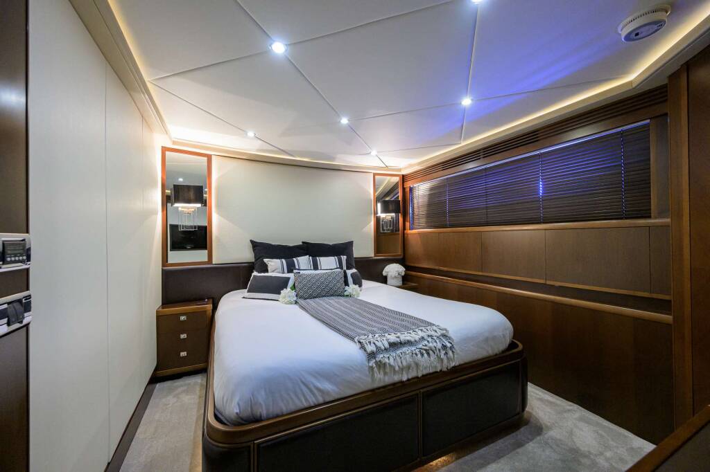Yate de lujo SPECTRE