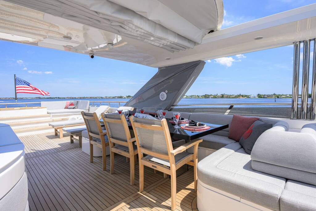 Yate de lujo SPECTRE
