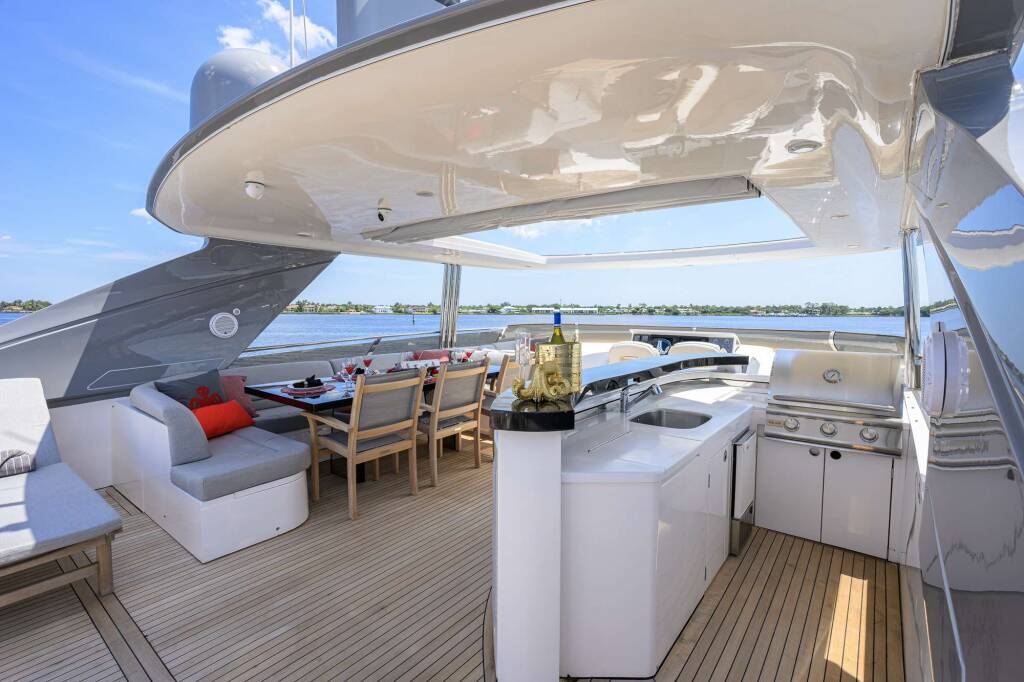 Yate de lujo SPECTRE