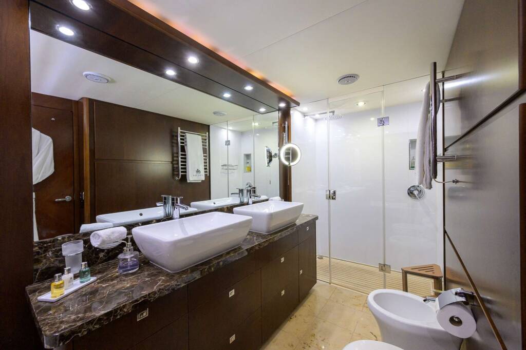 Yate de lujo SPECTRE