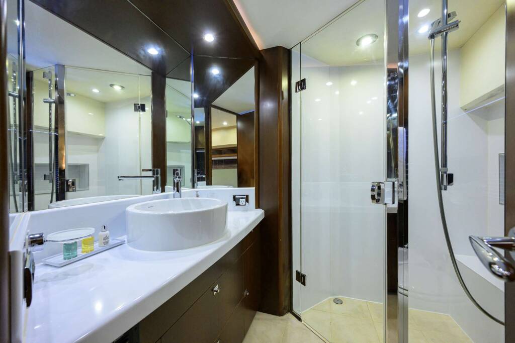 Yate de lujo SPECTRE