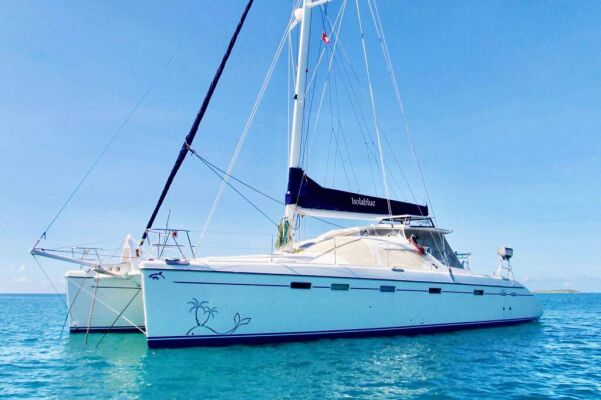 Catamaran de luxe avec équipage ISOLABLUE