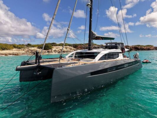 Catamaran de luxe avec équipage MYMLAN II