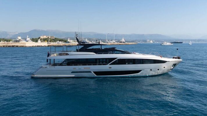 Luxury motor yacht BELLA DONNA
