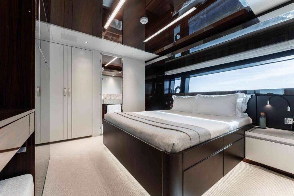 Luxury motor yacht ELYSIUM I