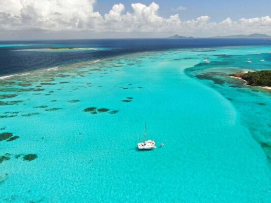 Catamaran de luxe avec équipage Groovy