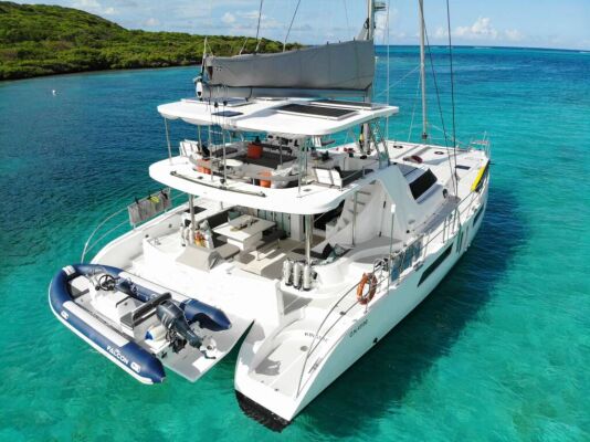 Catamaran de luxe avec équipage GET ALONG